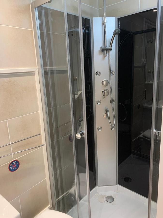 Joli Studio Tout Confort Avec Toutes Commodites Vaulx-en-Velin Exterior foto