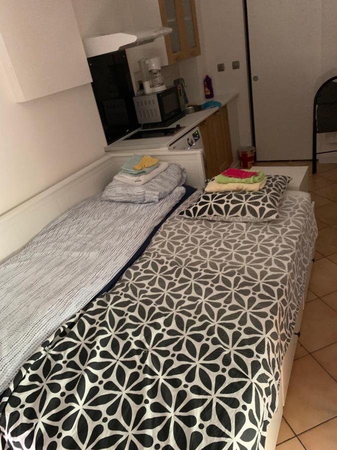 Joli Studio Tout Confort Avec Toutes Commodites Vaulx-en-Velin Exterior foto